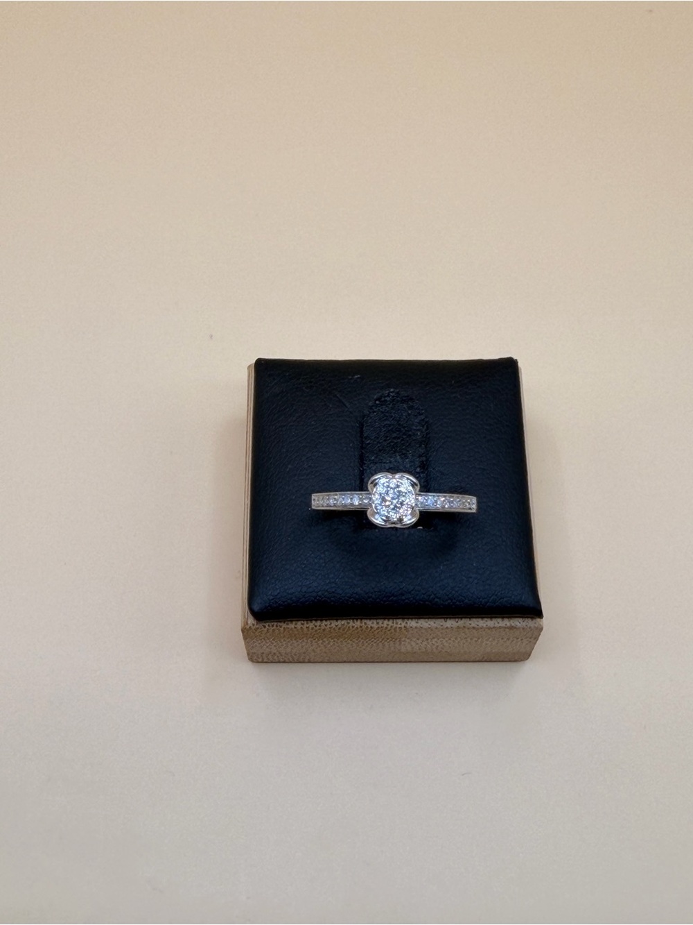 10k White Gold .35 Ctw Diamond Ring Size 7